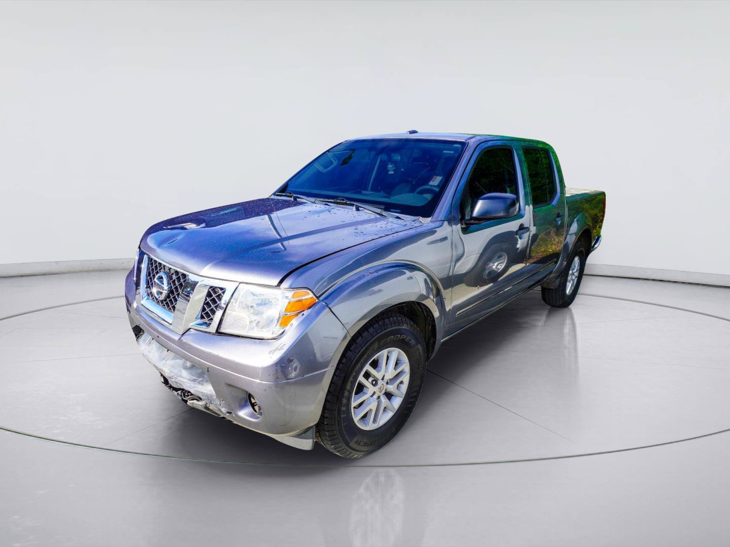 Used 2018 Nissan Frontier SV RWD image 2