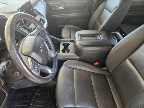 Used 2023 Chevrolet Tahoe Z71 w/ Luxury Package AWD/4WD image 9