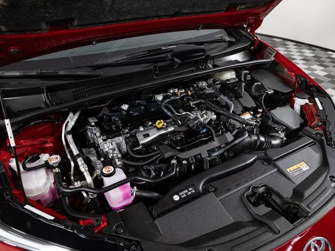 Used 2025 Toyota Prius XLE image 42