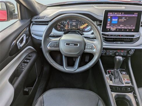 Used 2023 Jeep Compass Limited image 18