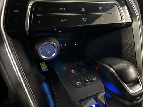 Used 2022 Toyota Venza Limited image 70