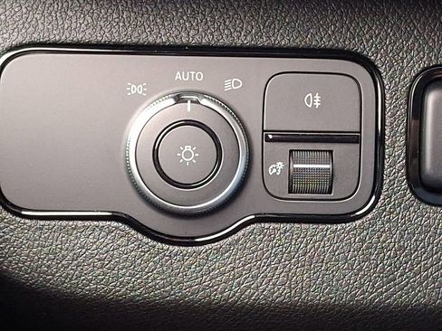 Used 2025 Mercedes-Benz Sprinter 2500 image 25