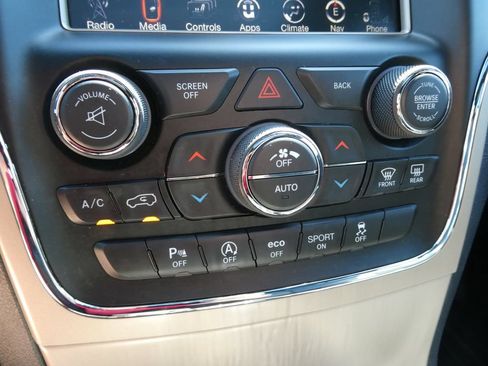 Used 2017 Jeep Grand Cherokee Limited w/ Trailer Tow Group IV AWD/4WD image 32