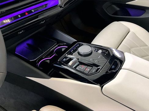 Used 2025 BMW i5 xDrive40 w/ Premium Package image 16