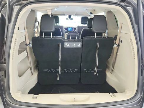 Used 2017 Chrysler Pacifica Touring-L FWD image 39