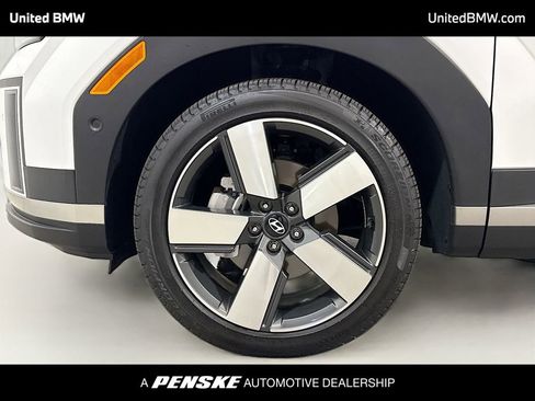 Used 2025 Hyundai Santa Fe Limited FWD image 2