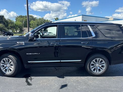 Used 2026 GMC Yukon Denali w/ Sun & Power Step Package AWD/4WD image 4