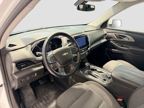 Certified 2018 Chevrolet Traverse LT image 9