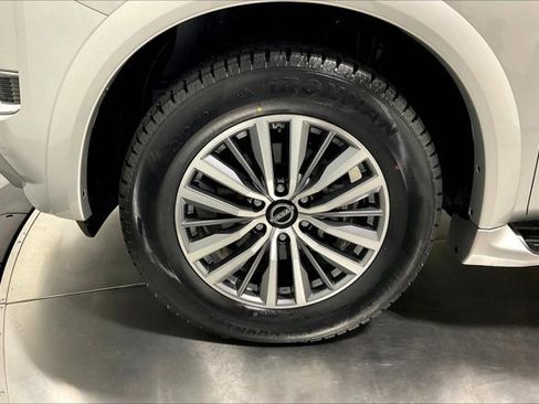 Used 2024 Nissan Armada SL image 9