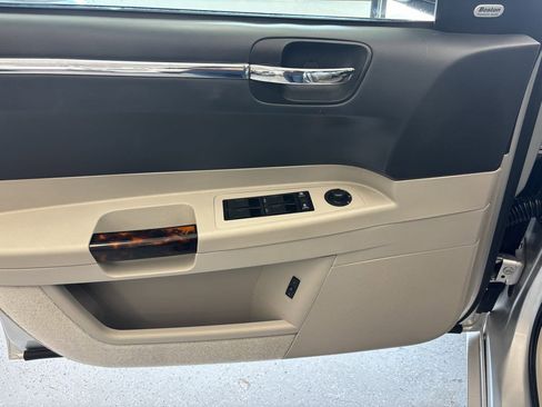 Used 2005 Chrysler 300 C image 13