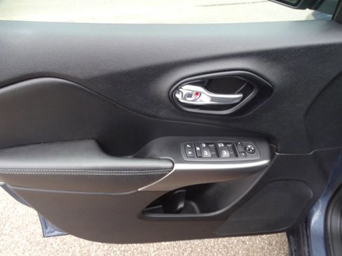 Used 2021 Jeep Cherokee Sport w/ Popular Appearance Group image 11