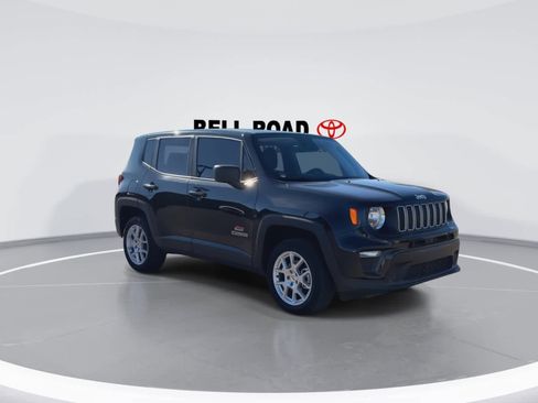 Used 2023 Jeep Renegade Latitude image 2