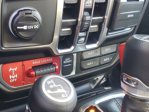 New 2025 Jeep Gladiator Willys image 25