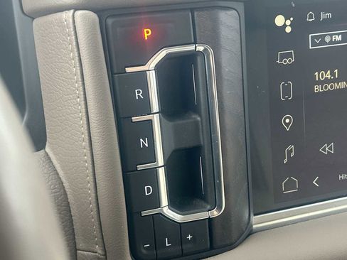 Used 2024 GMC Yukon Denali w/ Advanced Technology Package image 15