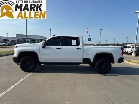 Used 2025 Chevrolet Silverado 2500 ZR2 w/ Technology Package AWD/4WD image 3