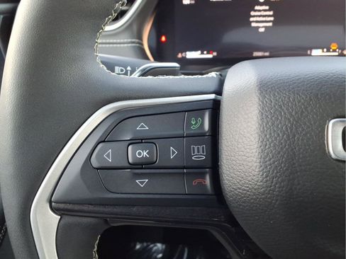 Used 2023 Jeep Grand Cherokee L Altitude image 17