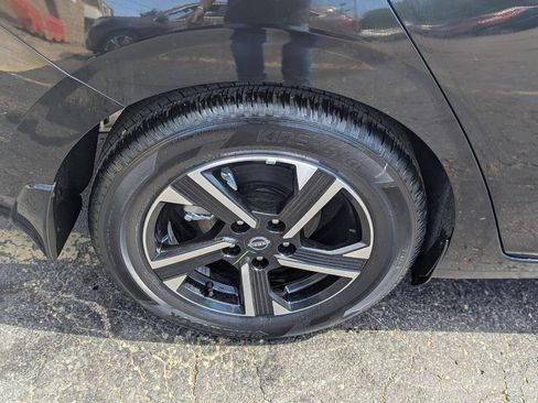 Used 2025 Nissan Sentra SV w/ Trunk Package FWD image 33