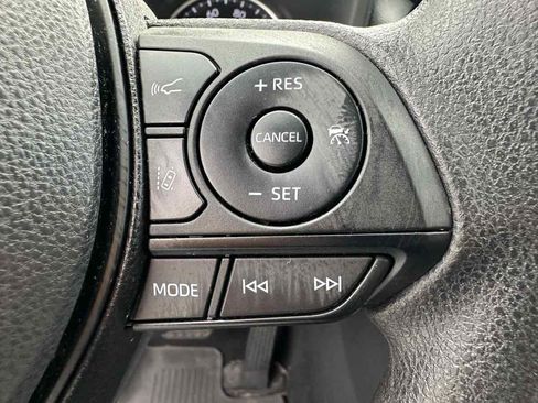 Used 2022 Toyota RAV4 LE AWD/4WD image 16