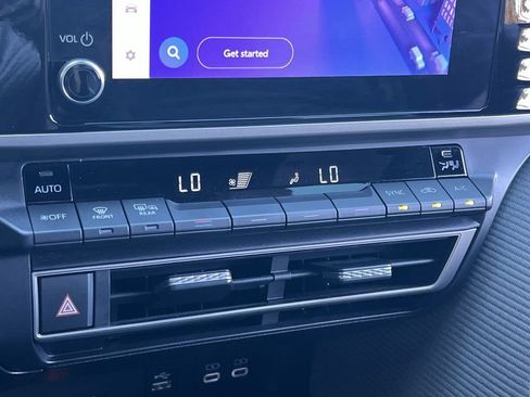 Used 2025 Toyota Camry SE image 20