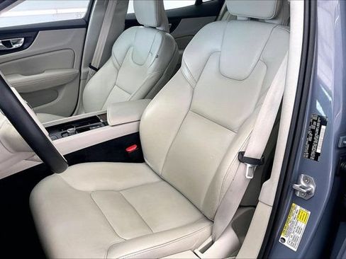 Used 2022 Volvo S60 B5 Momentum FWD image 18