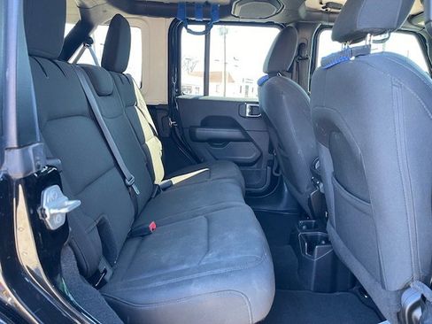 Used 2019 Jeep Wrangler Unlimited Sahara image 16