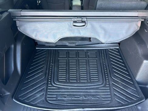 Used 2019 Ford Escape SE image 14