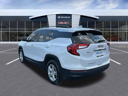 Used 2023 GMC Terrain SLE w/ Driver Convenience Package image 3