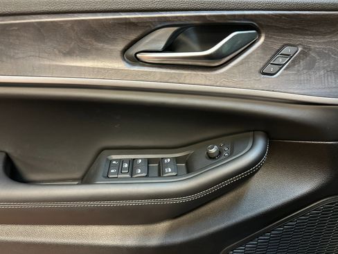 New 2025 Jeep Grand Cherokee L Limited w/ Luxury Tech Group II image 10