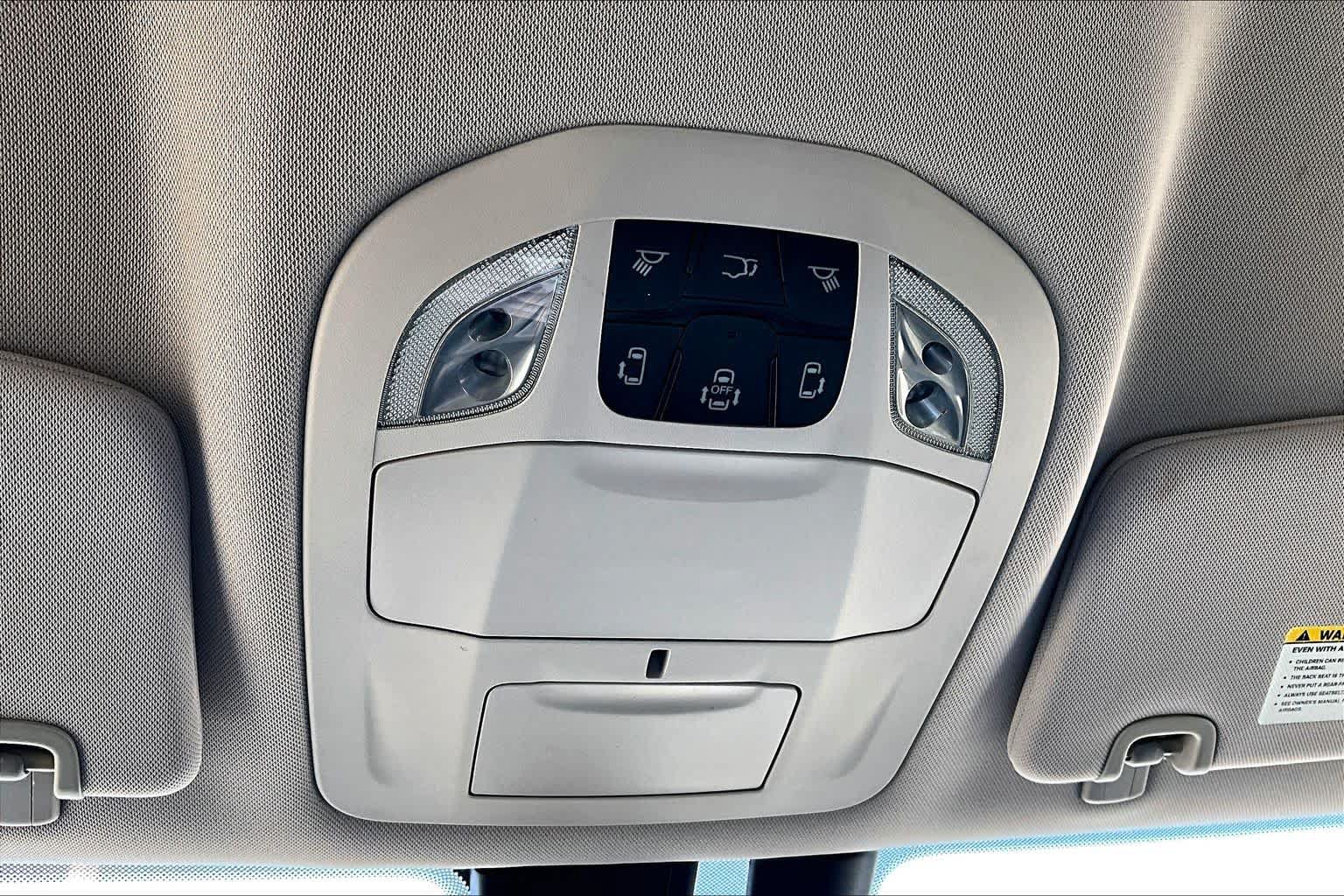 Used 2018 Chrysler Pacifica Touring-L FWD image 34