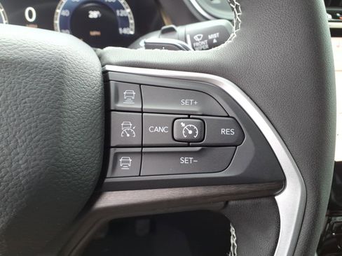 New 2025 Jeep Grand Cherokee Limited w/ Black Appearance Package AWD/4WD image 17