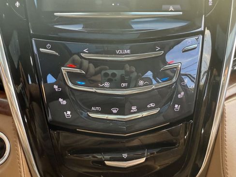 Used 2016 Cadillac Escalade ESV Platinum image 30