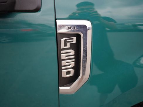 Used 2019 Ford F250 XL w/ Power Equipment Group AWD/4WD image 24