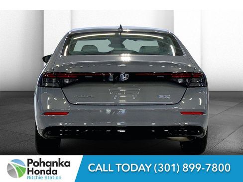 Used 2025 Honda Accord Touring image 4