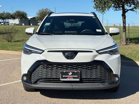 Used 2023 Toyota Corolla Cross XSE image 3