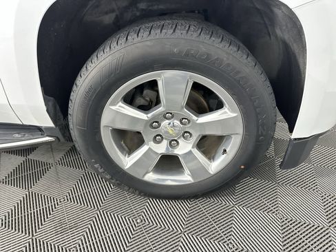 Used 2018 Chevrolet Suburban Premier RWD image 18