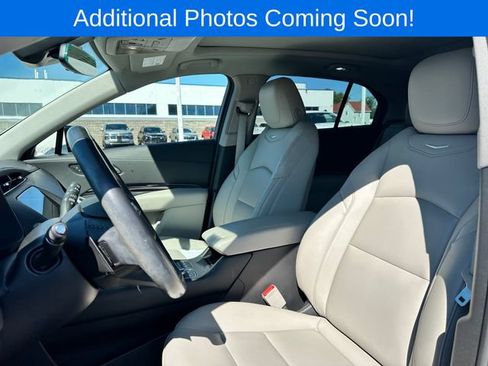 Used 2023 Cadillac XT4 Luxury w/ Cold Weather Package AWD/4WD image 10