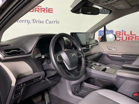 Used 2024 Toyota Sienna XLE image 13