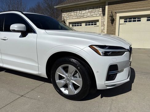 Used 2022 Volvo XC60 B5 Momentum image 11