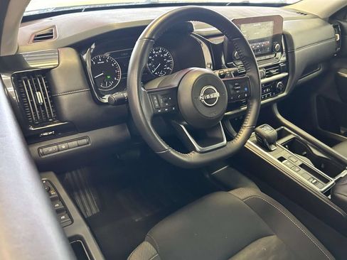 Used 2024 Nissan Pathfinder SV FWD image 13
