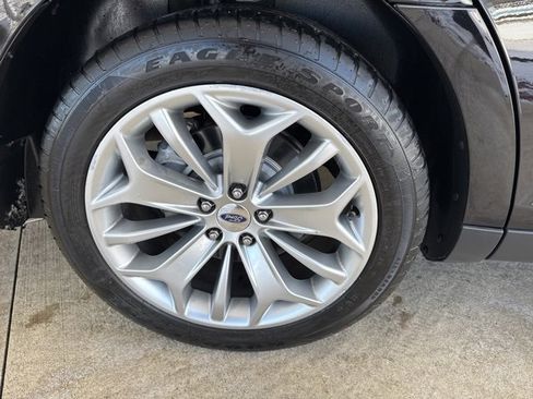 Used 2019 Ford Taurus Limited image 38
