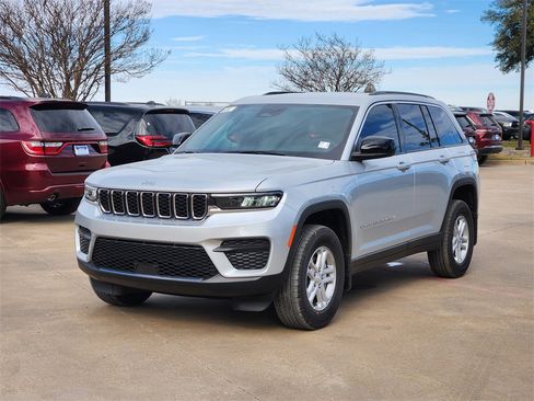 New 2025 Jeep Grand Cherokee Laredo w/ MOPAR Finishing Package image 2