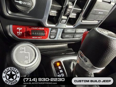 Used 2025 Jeep Wrangler Unlimited Rubicon AWD/4WD image 23