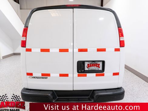 Used 2021 Chevrolet Express 2500 RWD image 4