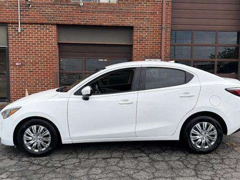 Used 2019 Toyota Yaris L FWD image 8