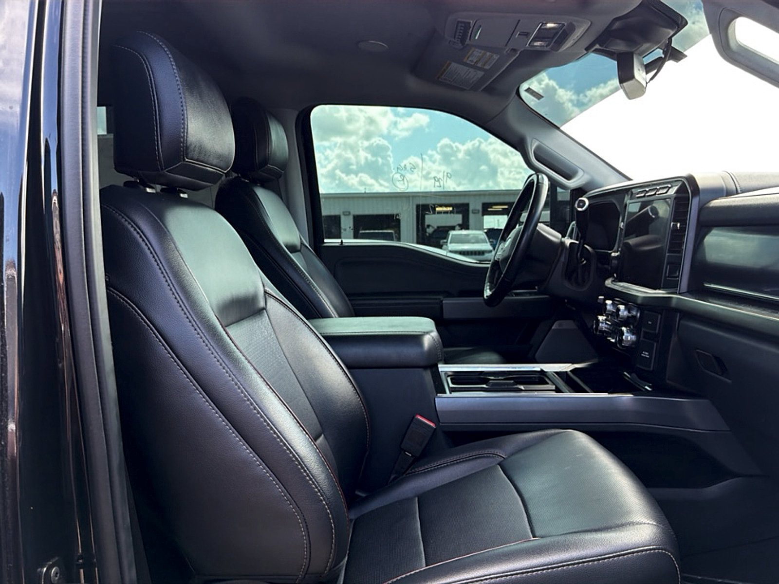 Used 2024 Ford F250 Lariat w/ Lariat Ultimate Package AWD/4WD image 8