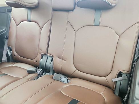 Used 2025 Honda Pilot Elite image 24