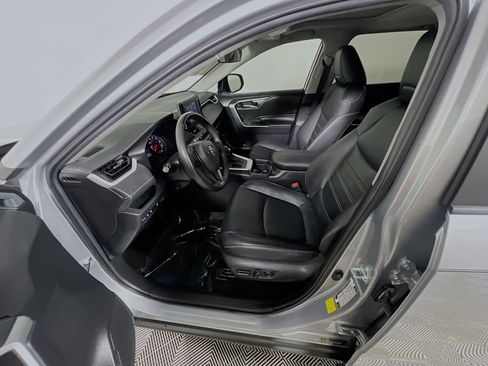 Used 2021 Toyota RAV4 XLE Premium image 15