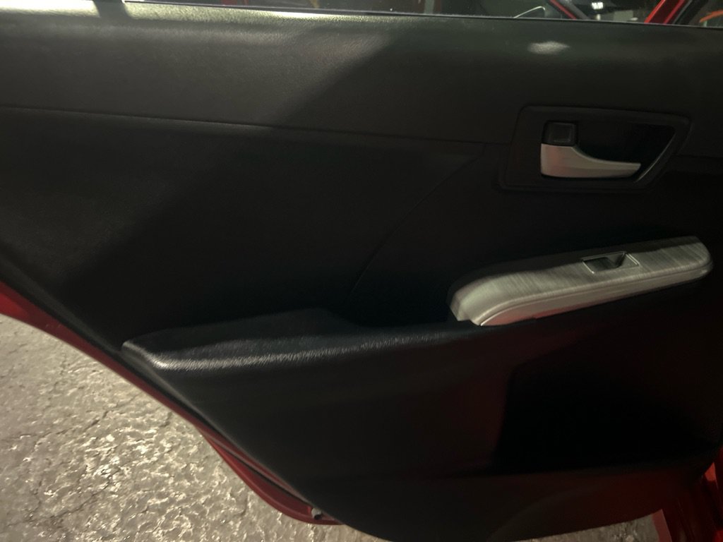 Used 2012 Toyota Camry SE FWD image 12