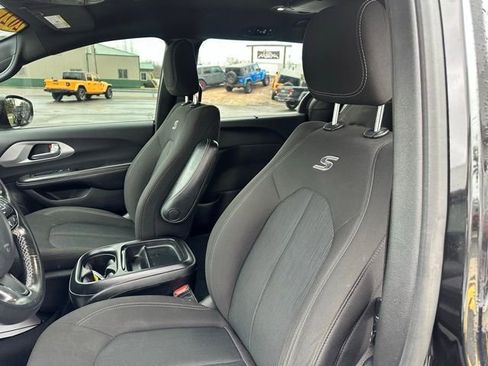 Used 2021 Chrysler Pacifica Touring w/ S Appearance Package FWD image 17