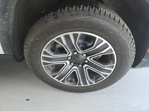 Used 2024 Jeep Wagoneer L Series II w/ Flexible Seating Group image 12